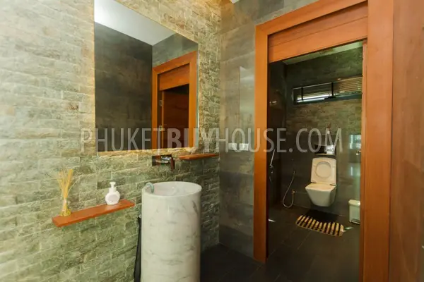 RAW5296: Five-Star Holiday Villa With Direct Access to Friendship Beach in Rawai. Фото #47