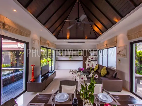 SUR5300: 3 Bedroom Pool Villa in Bang Tao. Photo #12