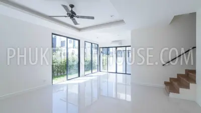 BAN5353: Corner Townhouse in Laguna. Fotoğraf #2