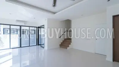 BAN5353: Corner Townhouse in Laguna. Fotoğraf #3