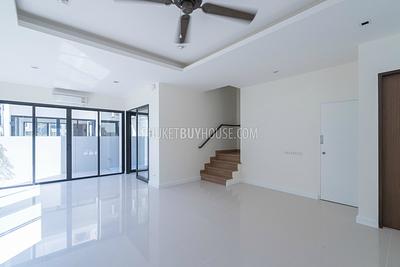 BAN5353: Corner Townhouse in Laguna. Photo #3