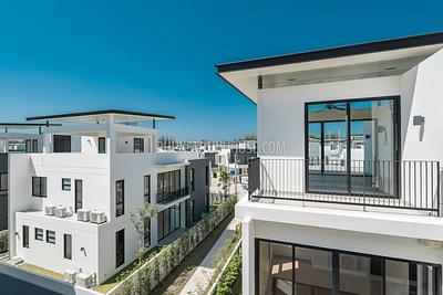 BAN5353: Corner Townhouse in Laguna. Photo #11