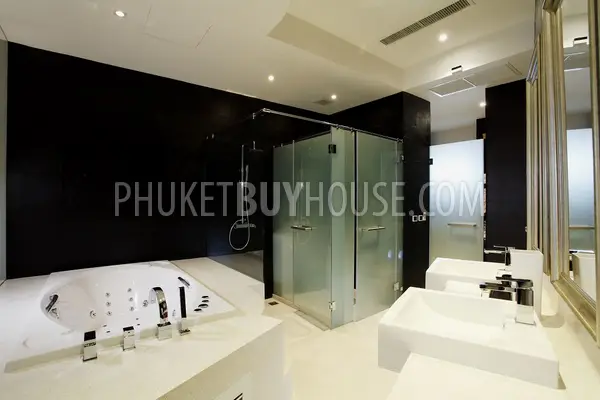 KAR5328: Luxurious Penthouse with Splendid Views Over Kata and Karon Beaches. Photo #12