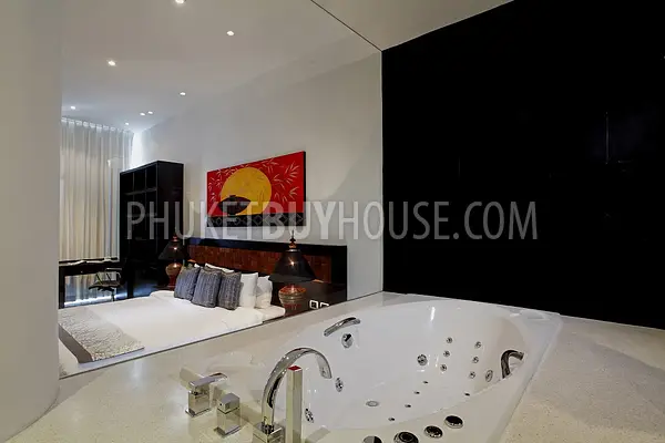KAR5328: Luxurious Penthouse with Splendid Views Over Kata and Karon Beaches. Photo #13