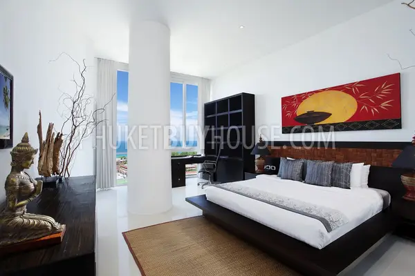 KAR5328: Luxurious Penthouse with Splendid Views Over Kata and Karon Beaches. Photo #14