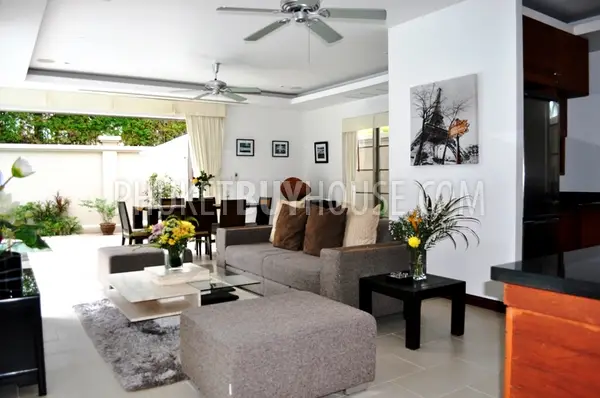 BAN5380: 3 Bedroom Luxury Villa in Bangtao. Fotoğraf #2