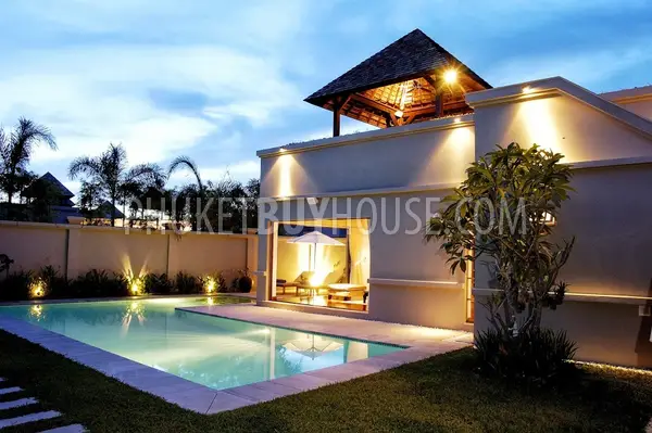 BAN5380: 3 Bedroom Luxury Villa in Bangtao. Fotoğraf #7
