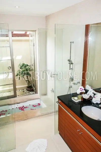 BAN5380: 3 Bedroom Luxury Villa in Bangtao. Fotoğraf #12