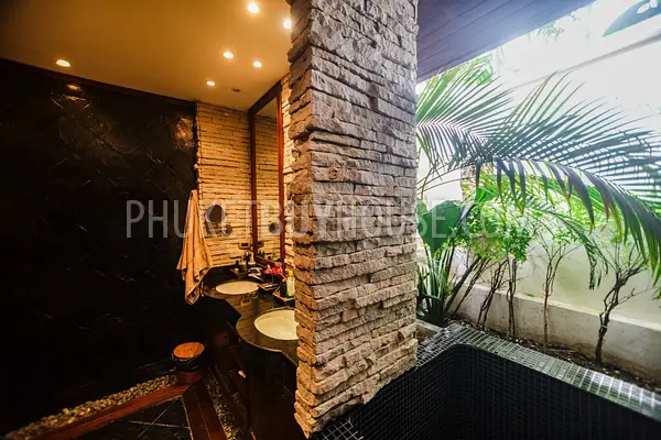 NAI5400: Beautiful 4 Bedroom Villa in Nai Harn. Photo #8