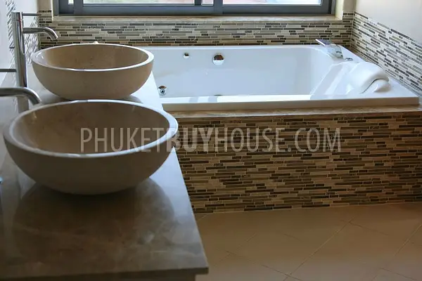 NAI5411: Luxury 3 Bedroom Villa near Nai Harn beach. Photo #4