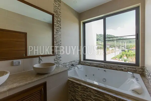 NAI5411: Luxury 3 Bedroom Villa near Nai Harn beach. Photo #19