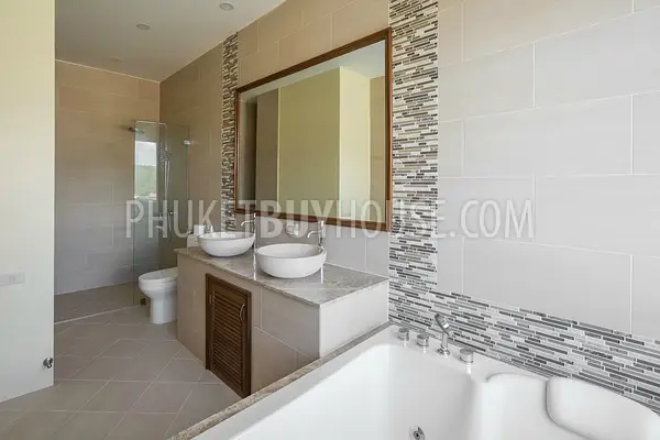NAI5411: Luxury 3 Bedroom Villa near Nai Harn beach. Photo #20