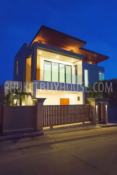 NAI5411: Luxury 3 Bedroom Villa near Nai Harn beach. Photo #24