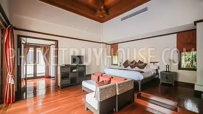 BAN5476: Contemporary 4 Bedroom Thai-Balinese style Villa in Bangtao. Fotoğraf #6