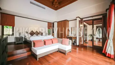BAN5476: Contemporary 4 Bedroom Thai-Balinese style Villa in Bangtao. Fotoğraf #7