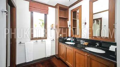 BAN5476: Contemporary 4 Bedroom Thai-Balinese style Villa in Bangtao. Fotoğraf #12