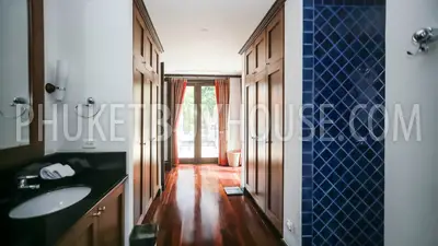 BAN5476: Contemporary 4 Bedroom Thai-Balinese style Villa in Bangtao. Fotoğraf #13