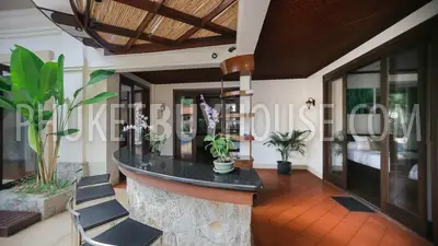 BAN5476: Contemporary 4 Bedroom Thai-Balinese style Villa in Bangtao. Fotoğraf #17