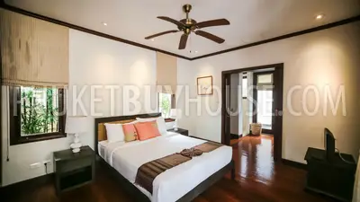 BAN5476: Contemporary 4 Bedroom Thai-Balinese style Villa in Bangtao. Fotoğraf #21