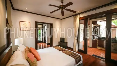 BAN5476: Contemporary 4 Bedroom Thai-Balinese style Villa in Bangtao. Fotoğraf #22