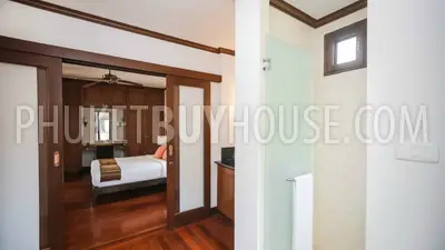 BAN5476: Contemporary 4 Bedroom Thai-Balinese style Villa in Bangtao. Fotoğraf #25