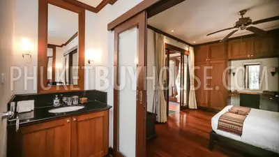 BAN5476: Contemporary 4 Bedroom Thai-Balinese style Villa in Bangtao. Fotoğraf #26