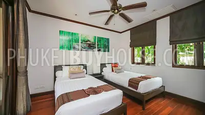 BAN5476: Contemporary 4 Bedroom Thai-Balinese style Villa in Bangtao. Fotoğraf #29