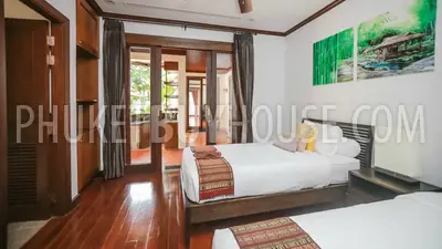 BAN5476: Contemporary 4 Bedroom Thai-Balinese style Villa in Bangtao. Fotoğraf #30