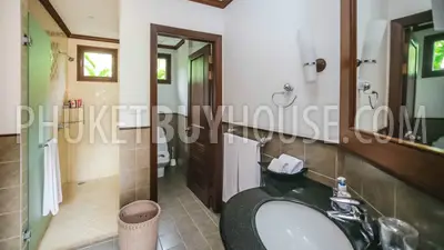 BAN5476: Contemporary 4 Bedroom Thai-Balinese style Villa in Bangtao. Fotoğraf #32