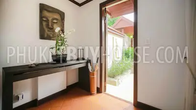 BAN5476: Contemporary 4 Bedroom Thai-Balinese style Villa in Bangtao. Fotoğraf #33