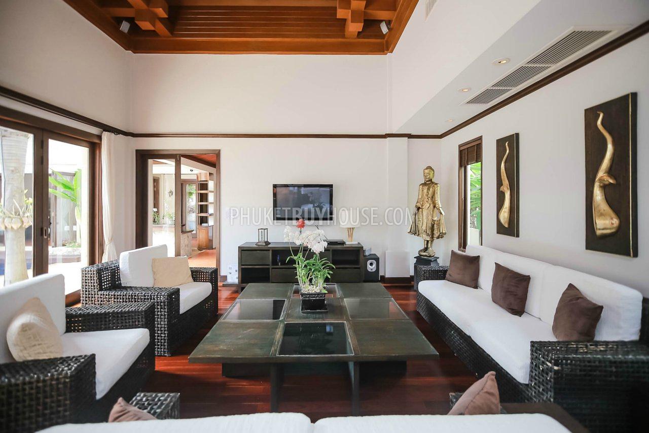 BAN5476: Contemporary 4 Bedroom Thai-Balinese style Villa in Bangtao. Photo #37