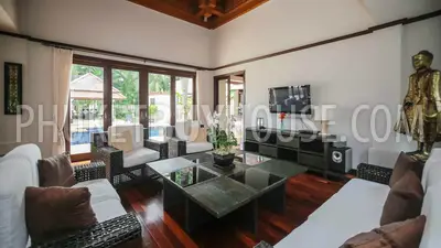 BAN5476: Contemporary 4 Bedroom Thai-Balinese style Villa in Bangtao. Fotoğraf #38