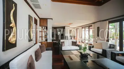 BAN5476: Contemporary 4 Bedroom Thai-Balinese style Villa in Bangtao. Fotoğraf #39
