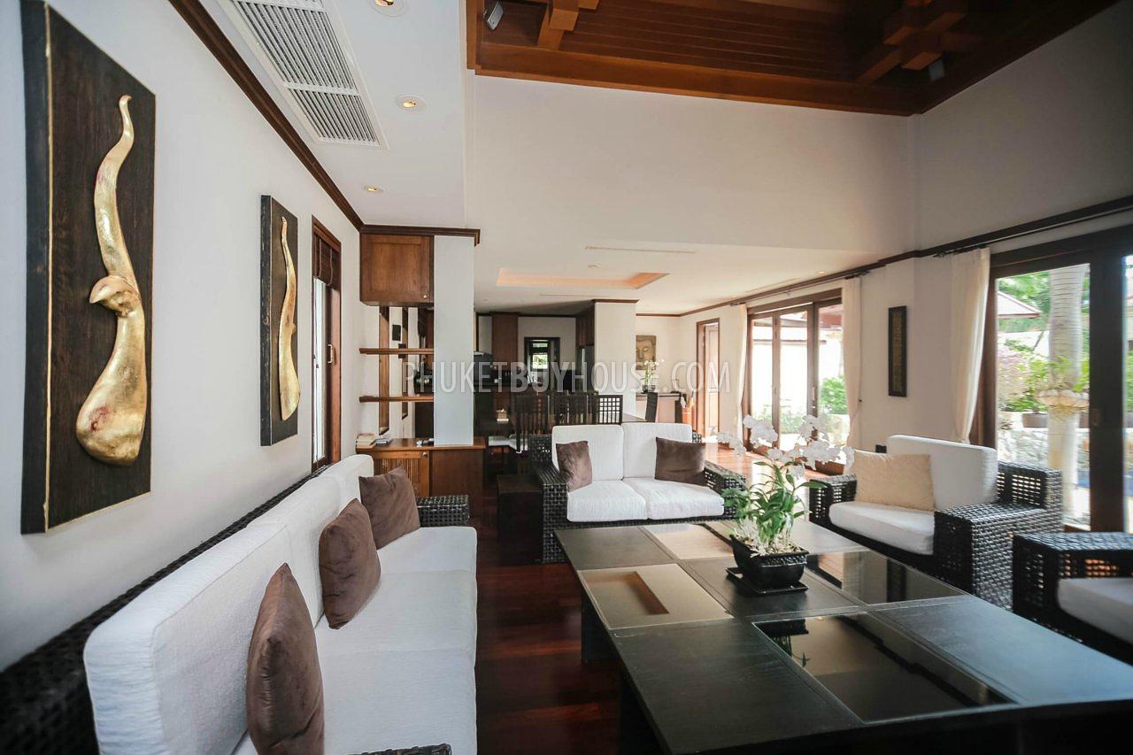 BAN5476: Contemporary 4 Bedroom Thai-Balinese style Villa in Bangtao. Photo #39