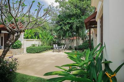 BAN5476: Contemporary 4 Bedroom Thai-Balinese style Villa in Bangtao. Photo #44