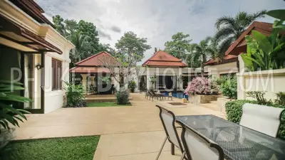 BAN5476: Contemporary 4 Bedroom Thai-Balinese style Villa in Bangtao. Fotoğraf #45
