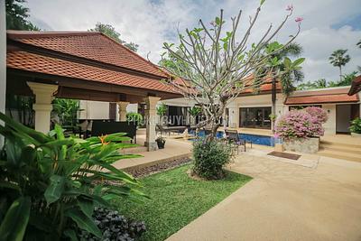 BAN5476: Contemporary 4 Bedroom Thai-Balinese style Villa in Bangtao. Photo #46