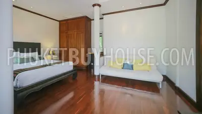 BAN5476: Contemporary 4 Bedroom Thai-Balinese style Villa in Bangtao. Fotoğraf #48