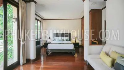 BAN5476: Contemporary 4 Bedroom Thai-Balinese style Villa in Bangtao. Fotoğraf #49
