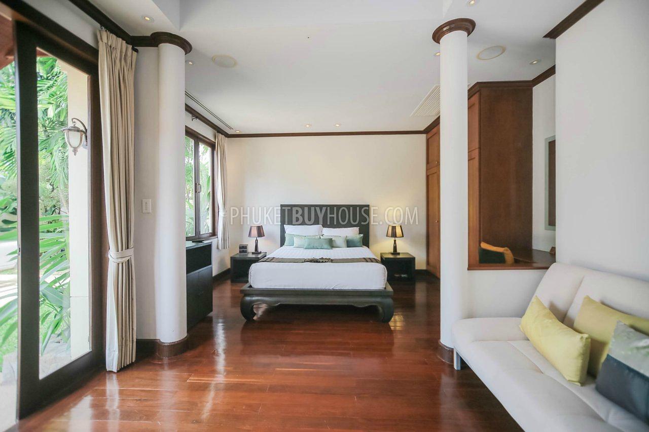 BAN5476: Contemporary 4 Bedroom Thai-Balinese style Villa in Bangtao. Photo #49