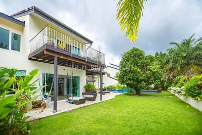 KAT5513: Luxury 4 Bedroom Villa in Kathu. Photo #3