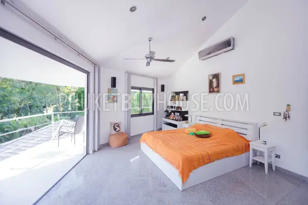 RAW5520: Stunning 5 Bedroom Pool Villa in private location at Rawai. Photo #5