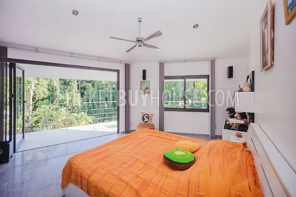RAW5520: Stunning 5 Bedroom Pool Villa in private location at Rawai. Photo #6