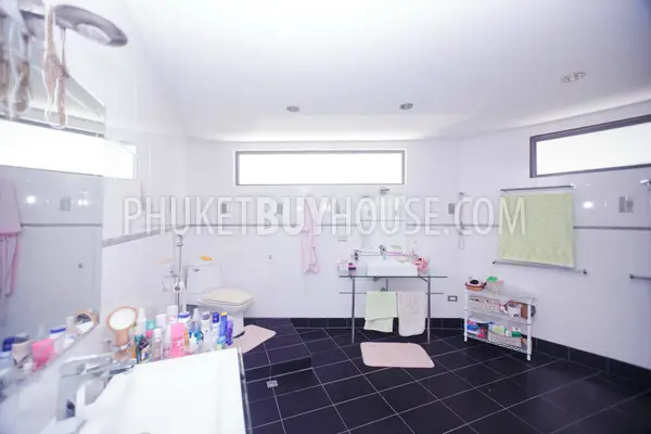 RAW5520: Stunning 5 Bedroom Pool Villa in private location at Rawai. Photo #7