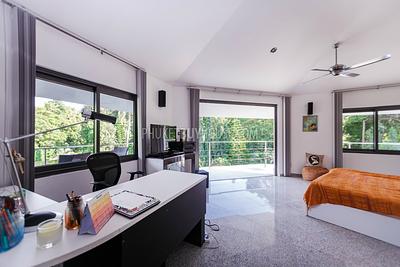 RAW5520: Stunning 5 Bedroom Pool Villa in private location at Rawai. Photo #10