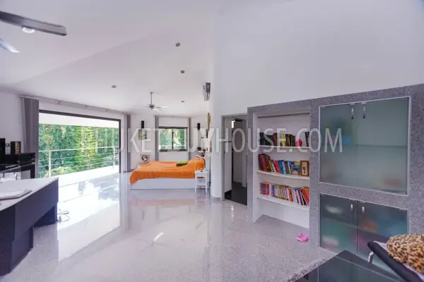 RAW5520: Stunning 5 Bedroom Pool Villa in private location at Rawai. Photo #12