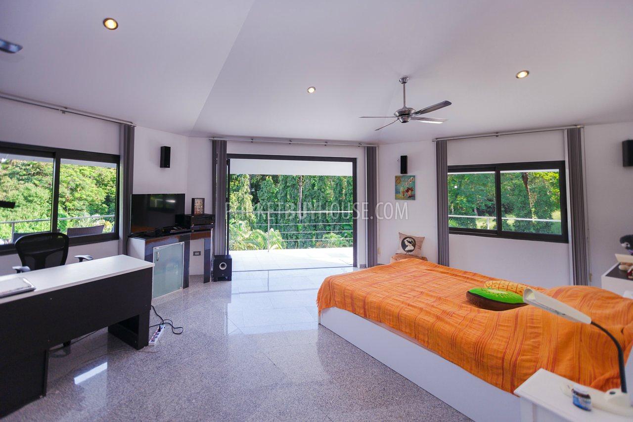 RAW5520: Stunning 5 Bedroom Pool Villa in private location at Rawai. Photo #13