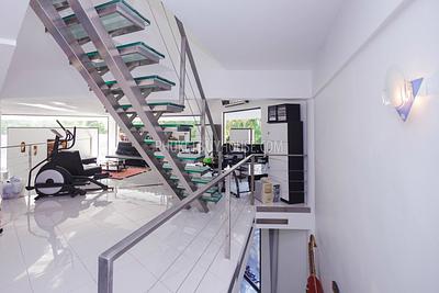 RAW5520: Stunning 5 Bedroom Pool Villa in private location at Rawai. Photo #16