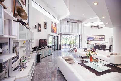 RAW5520: Stunning 5 Bedroom Pool Villa in private location at Rawai. Photo #26