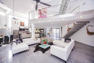 RAW5520: Stunning 5 Bedroom Pool Villa in private location at Rawai. Photo #29